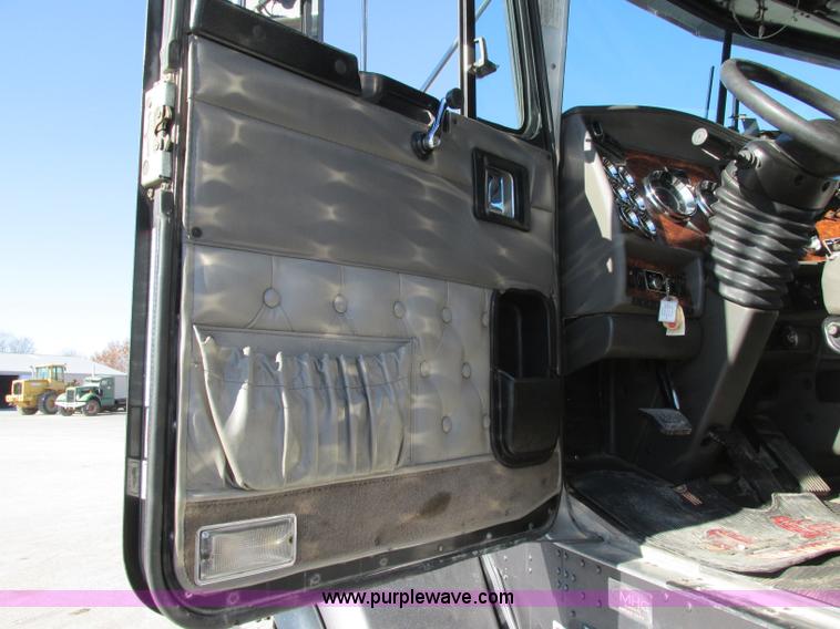 image for item F5385 2005 Kenworth T800 triple axle dump truck