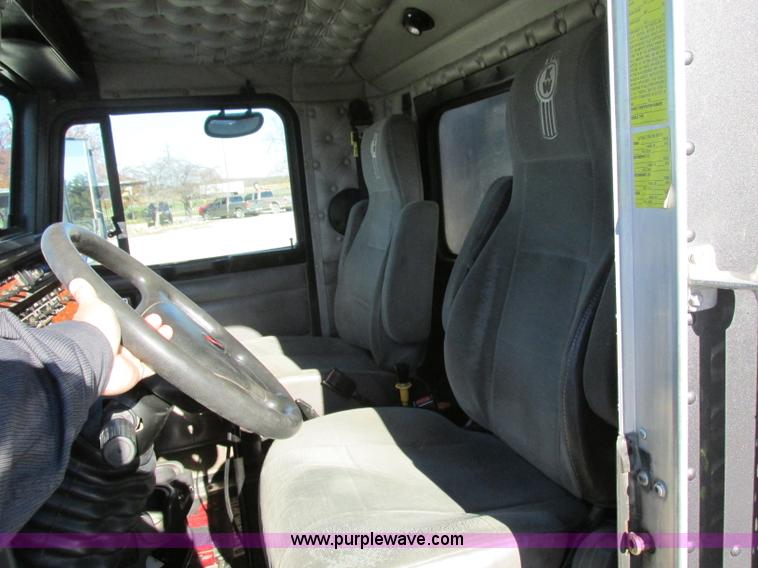 image for item F5385 2005 Kenworth T800 triple axle dump truck