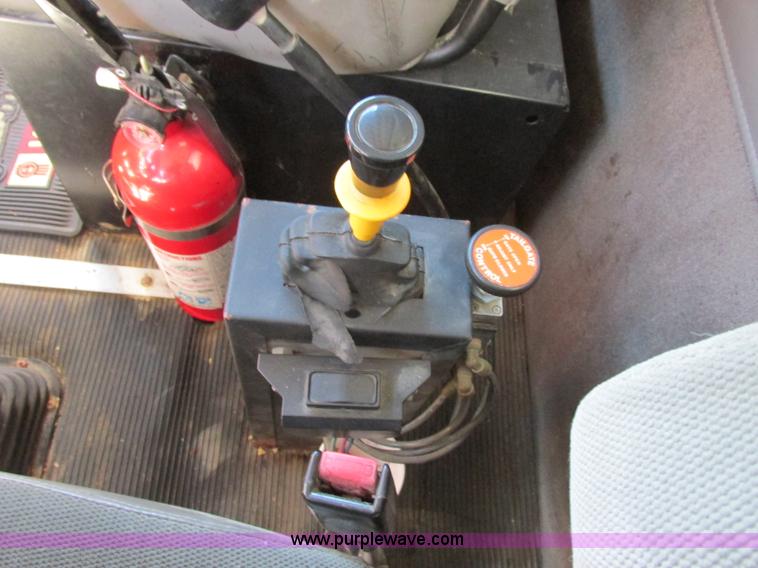 image for item F5385 2005 Kenworth T800 triple axle dump truck