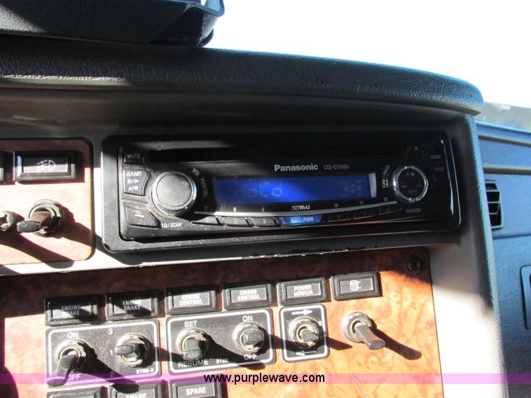 image for item F5385 2005 Kenworth T800 triple axle dump truck