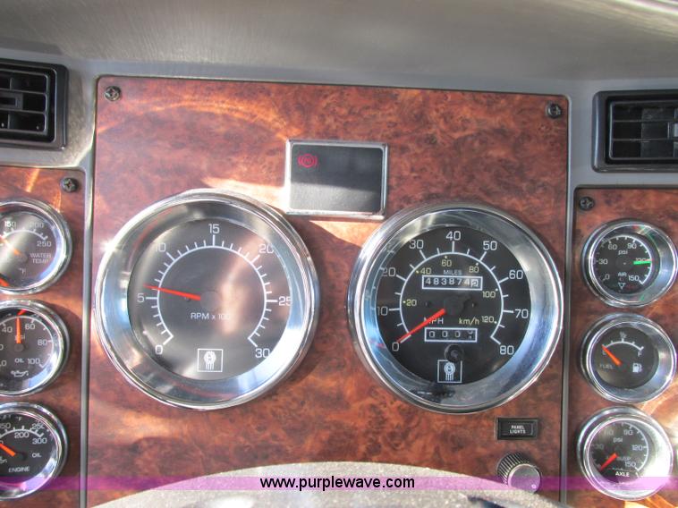 image for item F5385 2005 Kenworth T800 triple axle dump truck