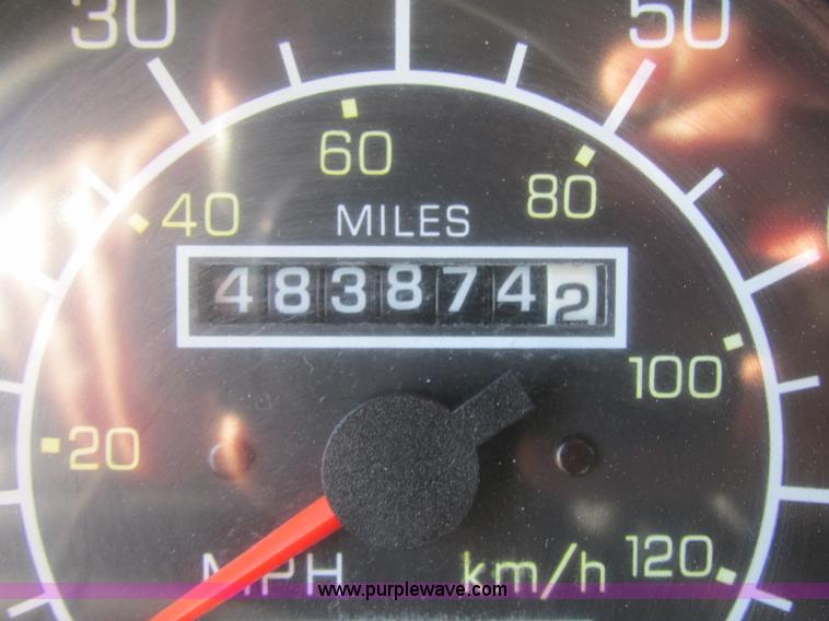 image for item F5385 2005 Kenworth T800 triple axle dump truck