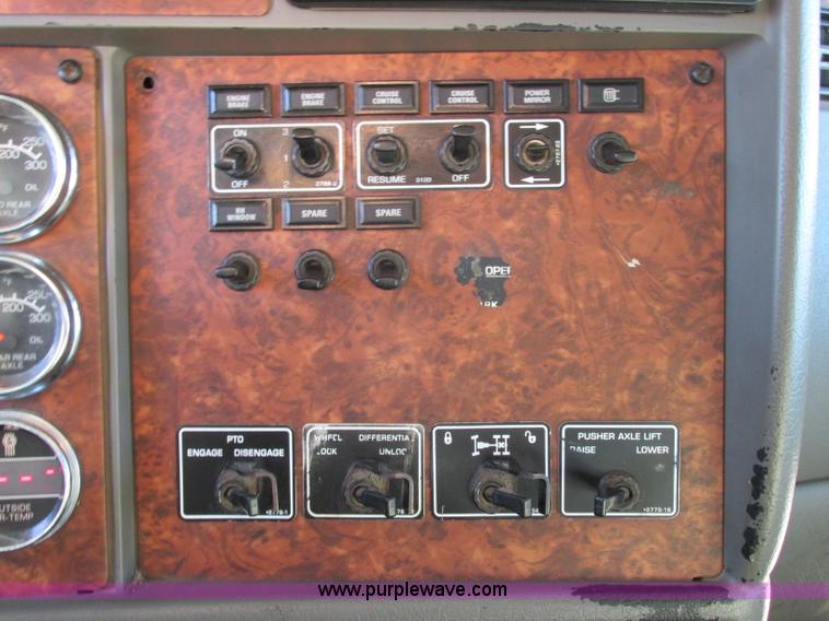 image for item F5385 2005 Kenworth T800 triple axle dump truck