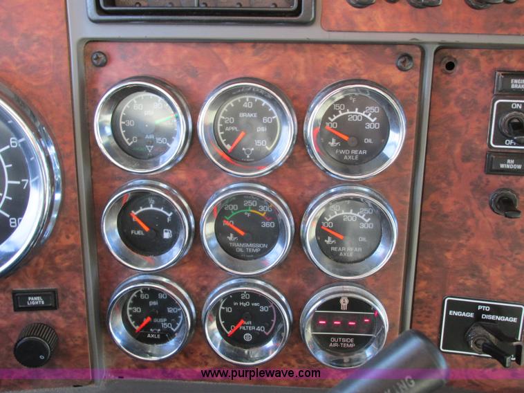 image for item F5385 2005 Kenworth T800 triple axle dump truck