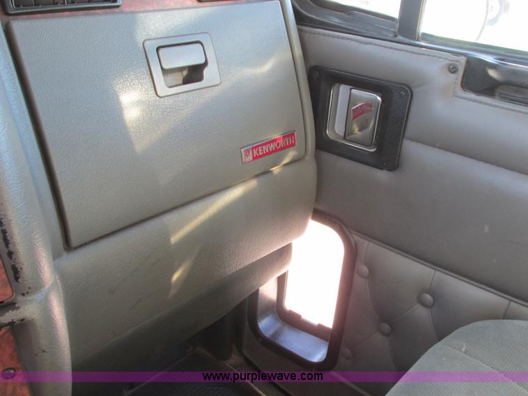 image for item F5385 2005 Kenworth T800 triple axle dump truck