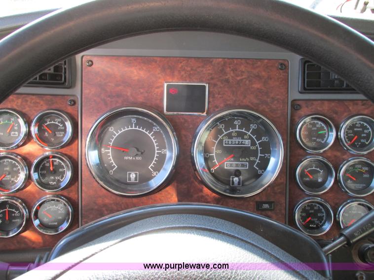 image for item F5385 2005 Kenworth T800 triple axle dump truck