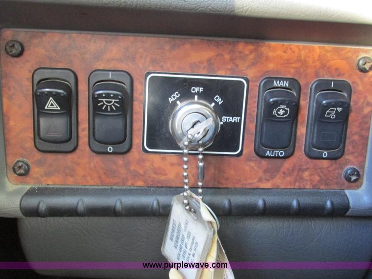 image for item F5385 2005 Kenworth T800 triple axle dump truck