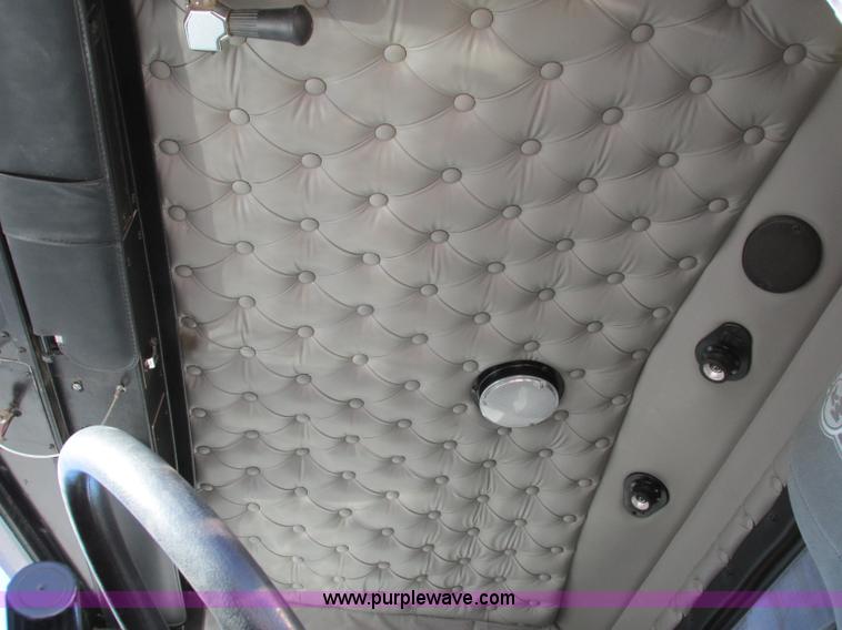 image for item F5385 2005 Kenworth T800 triple axle dump truck