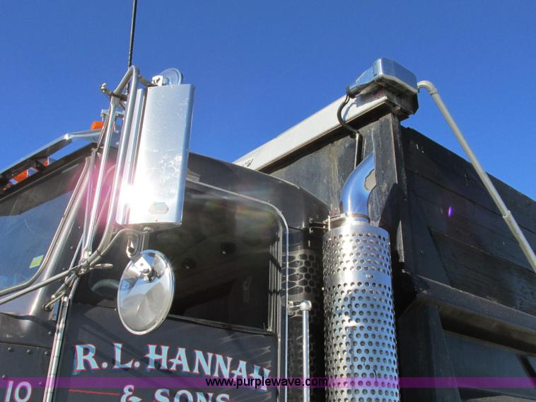 image for item F5385 2005 Kenworth T800 triple axle dump truck