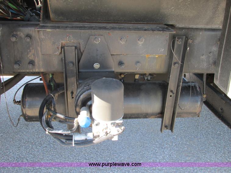image for item F5385 2005 Kenworth T800 triple axle dump truck