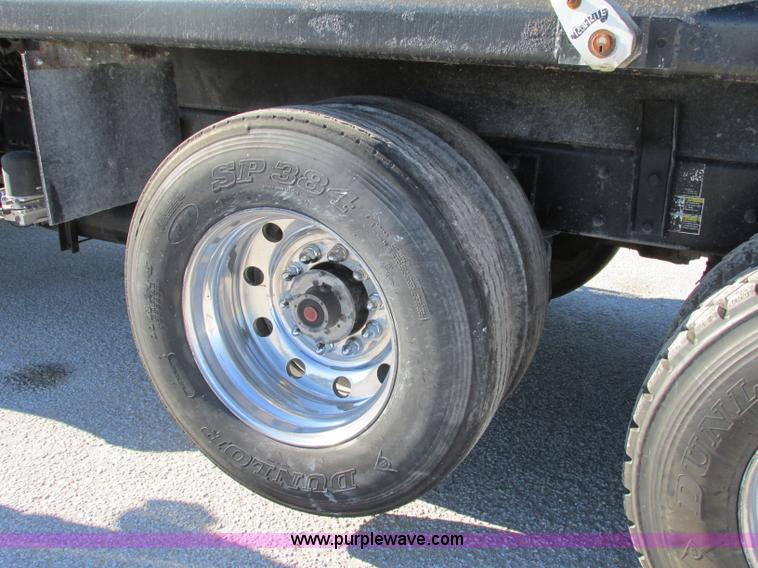 image for item F5385 2005 Kenworth T800 triple axle dump truck