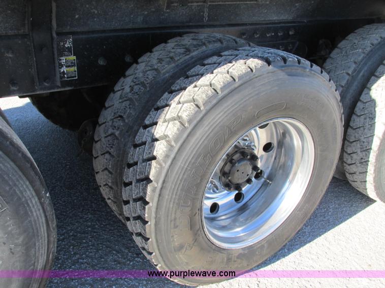 image for item F5385 2005 Kenworth T800 triple axle dump truck