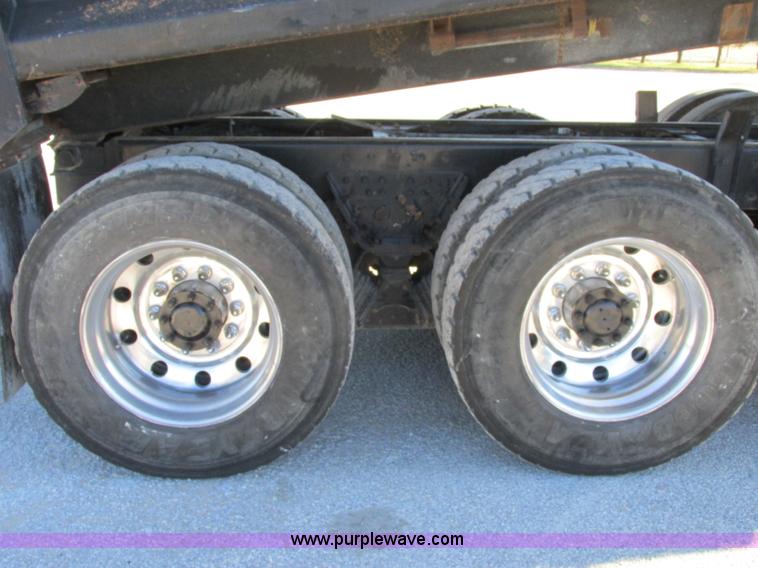 image for item F5385 2005 Kenworth T800 triple axle dump truck