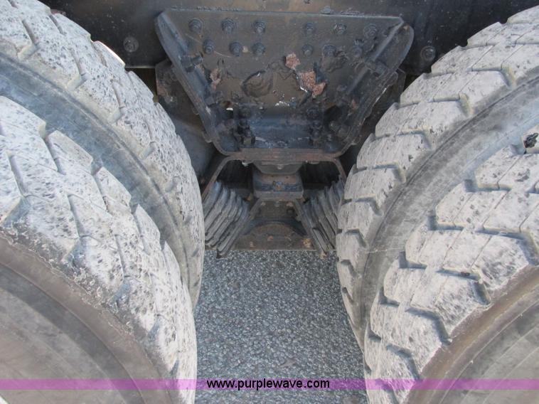 image for item F5385 2005 Kenworth T800 triple axle dump truck