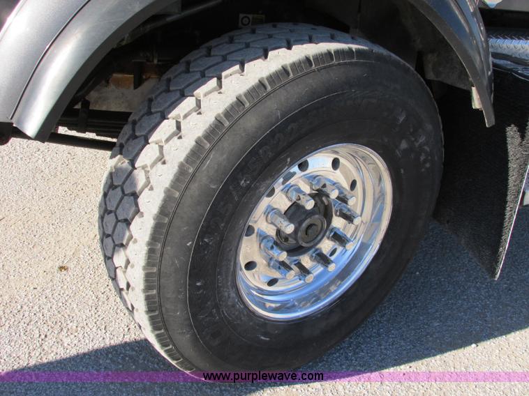 image for item F5385 2005 Kenworth T800 triple axle dump truck