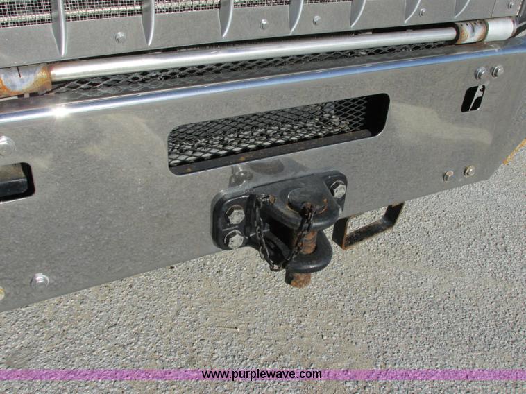 image for item F5385 2005 Kenworth T800 triple axle dump truck