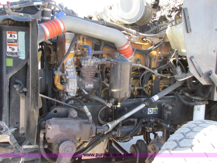 image for item F5385 2005 Kenworth T800 triple axle dump truck