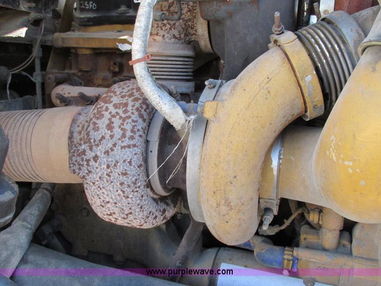 image for item F5385 2005 Kenworth T800 triple axle dump truck