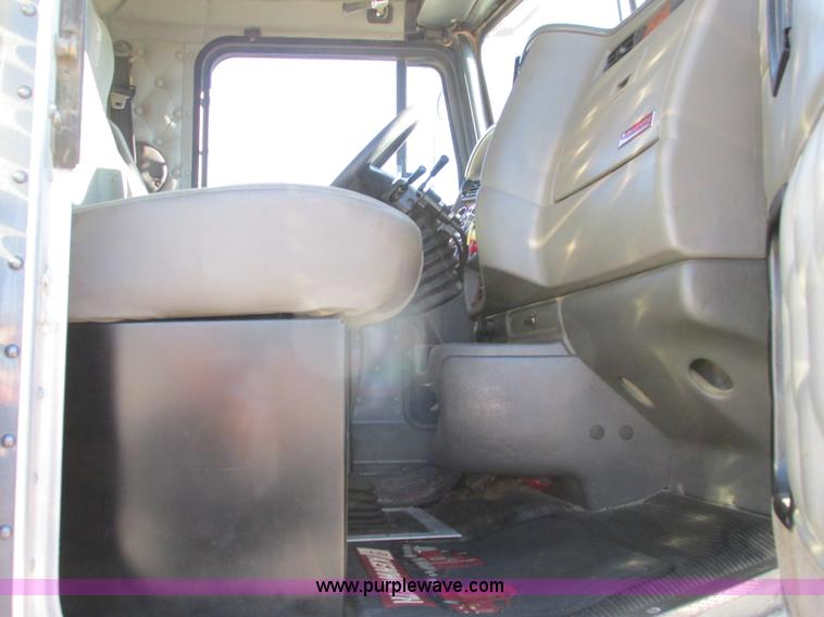 image for item F5385 2005 Kenworth T800 triple axle dump truck