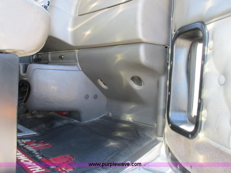 image for item F5385 2005 Kenworth T800 triple axle dump truck