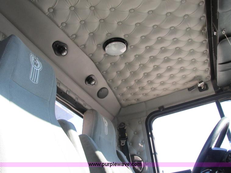 image for item F5385 2005 Kenworth T800 triple axle dump truck