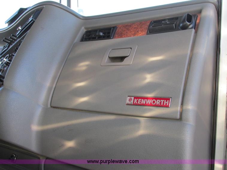 image for item F5385 2005 Kenworth T800 triple axle dump truck