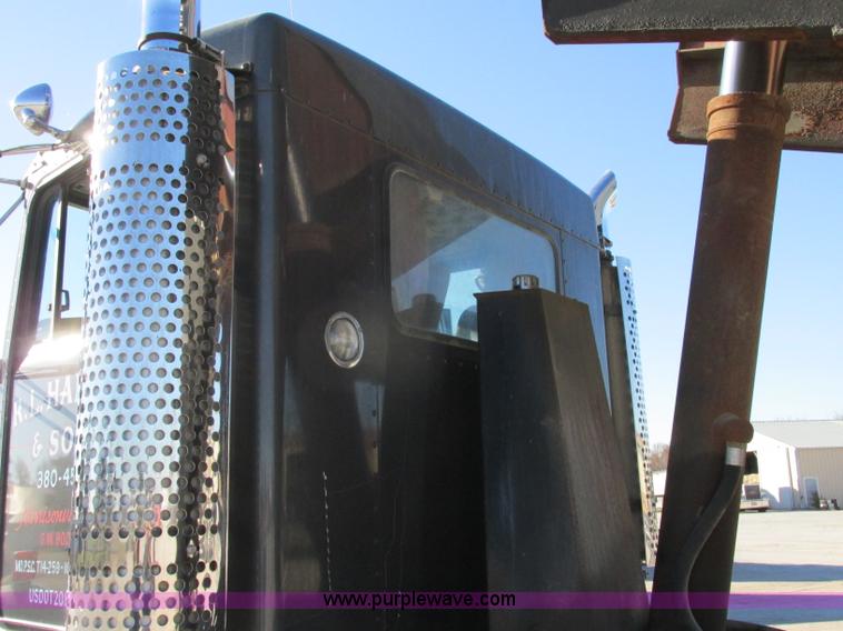 image for item F5385 2005 Kenworth T800 triple axle dump truck