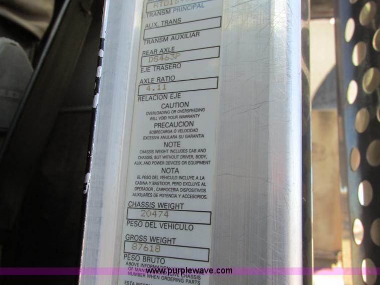 image for item F5385 2005 Kenworth T800 triple axle dump truck