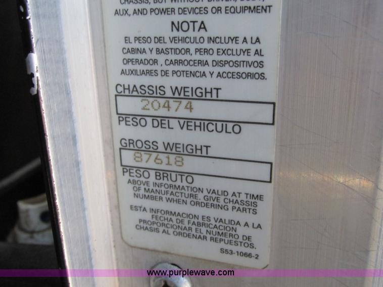 image for item F5385 2005 Kenworth T800 triple axle dump truck