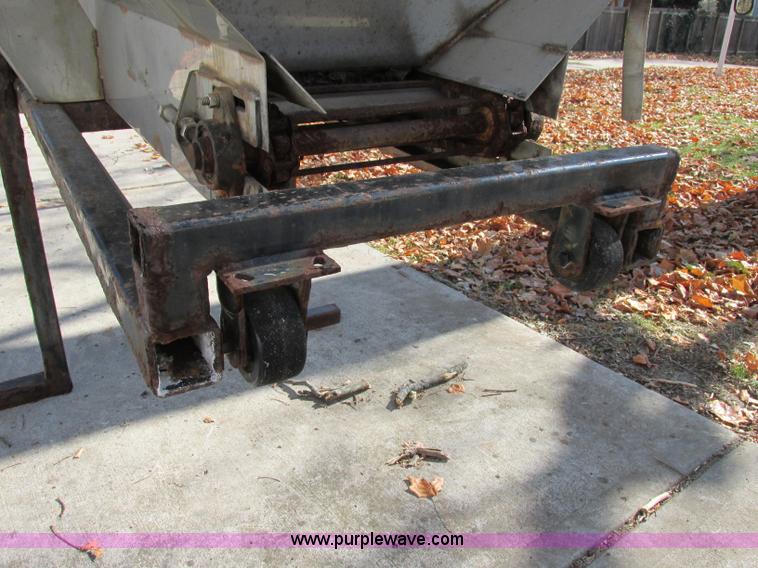 image for item F5391 Western Ice Breaker stainless steel salt/sand spreader