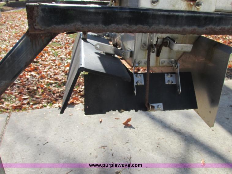 image for item F5391 Western Ice Breaker stainless steel salt/sand spreader