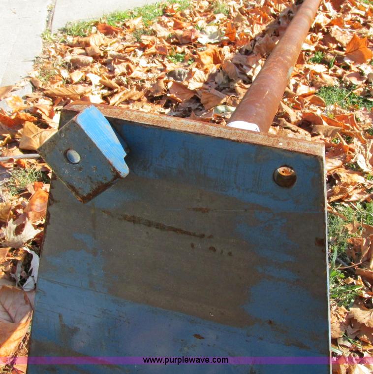 image for item F5392 9' carpet pole