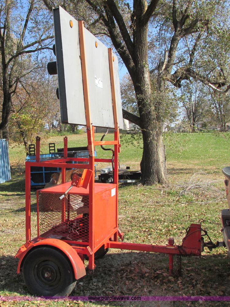 image for item F5395 Amida towable arrowboard