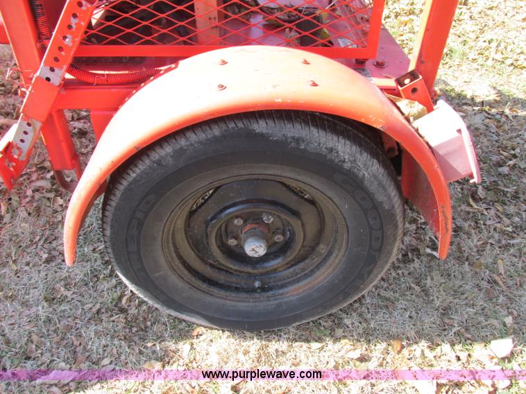 image for item F5395 Amida towable arrowboard