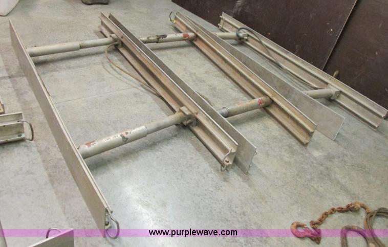 image for item F5431 Speed Shore complete hydraulic adjustable aluminum shoring system