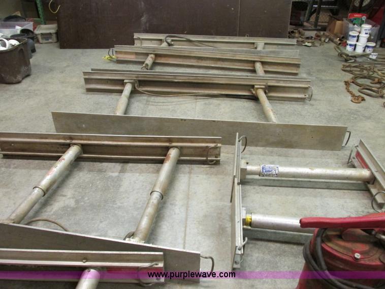 image for item F5431 Speed Shore complete hydraulic adjustable aluminum shoring system