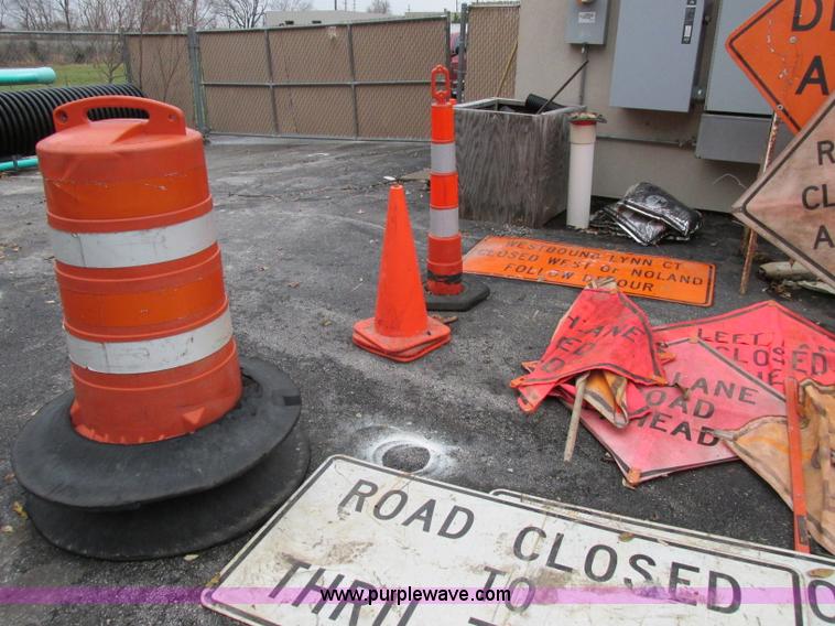 Assorted traffic control equipment in Blue Springs, MO Item F5442 sold Purple Wave