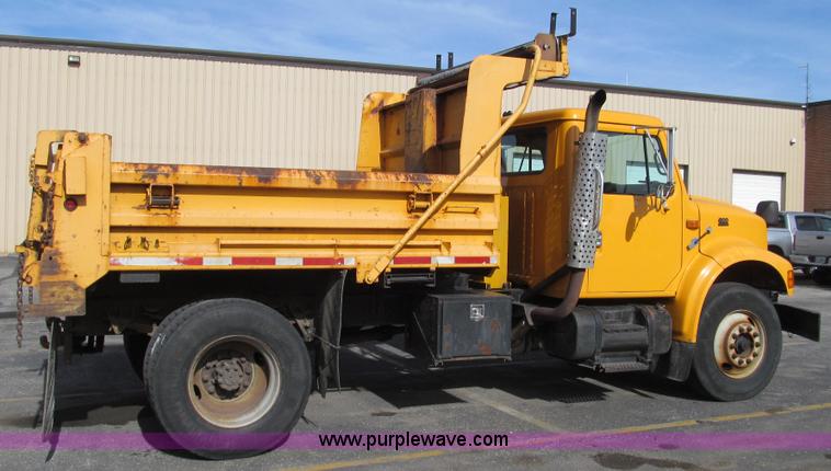 image for item G2179 2000 International 4900 dump truck