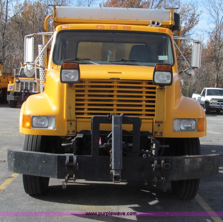 image for item G2179 2000 International 4900 dump truck