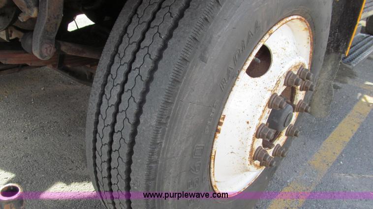 image for item G2179 2000 International 4900 dump truck