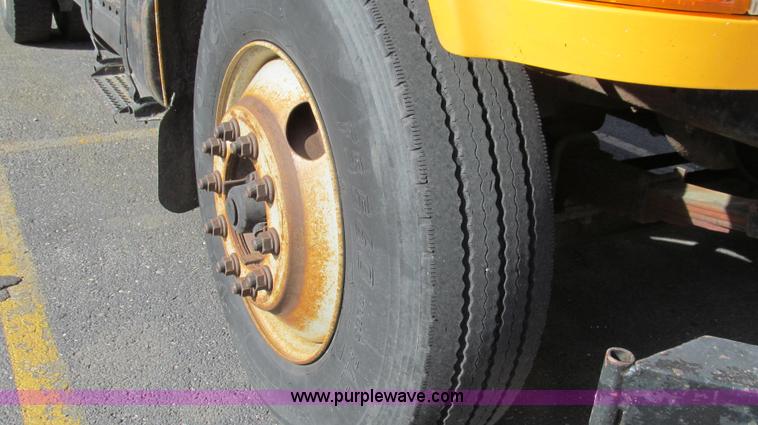 image for item G2179 2000 International 4900 dump truck