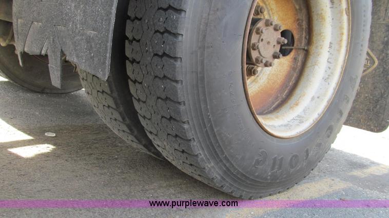 image for item G2179 2000 International 4900 dump truck