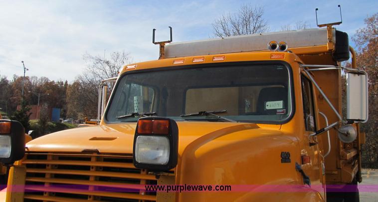 image for item G2179 2000 International 4900 dump truck