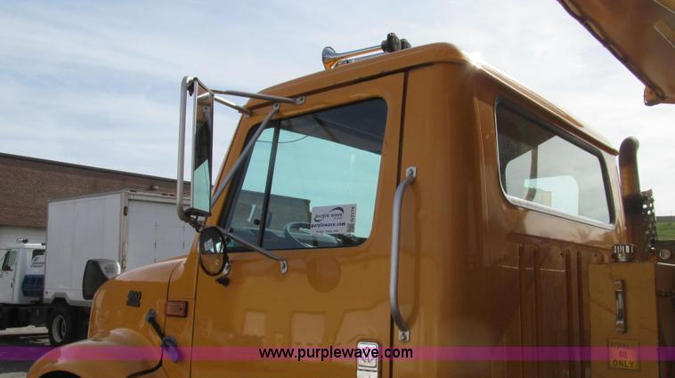 image for item G2179 2000 International 4900 dump truck