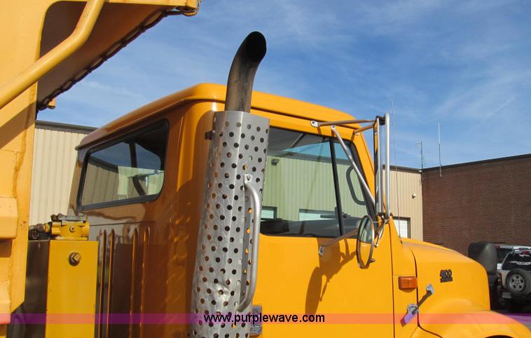 image for item G2179 2000 International 4900 dump truck