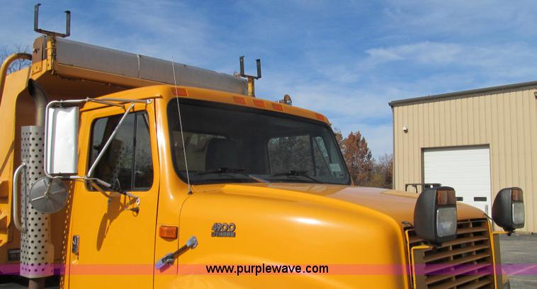 image for item G2179 2000 International 4900 dump truck