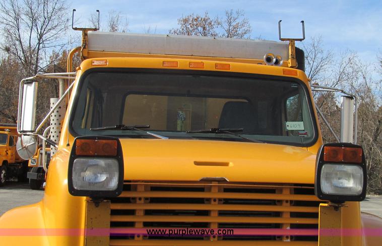 image for item G2179 2000 International 4900 dump truck