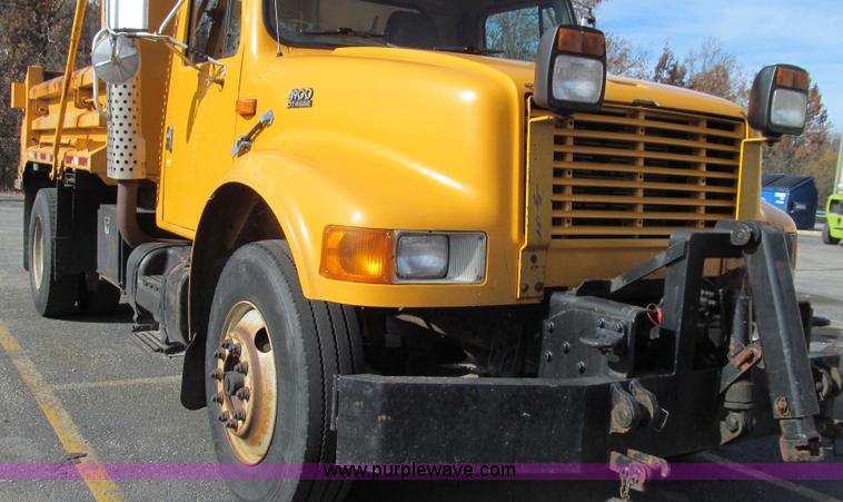 image for item G2179 2000 International 4900 dump truck