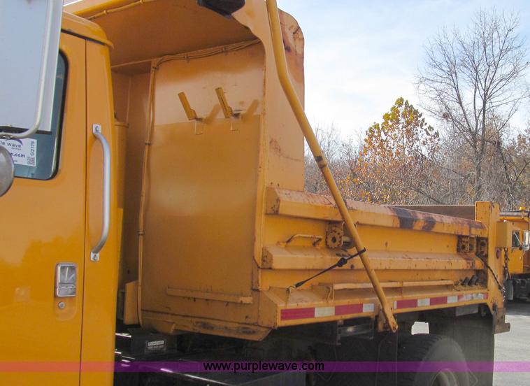 image for item G2179 2000 International 4900 dump truck