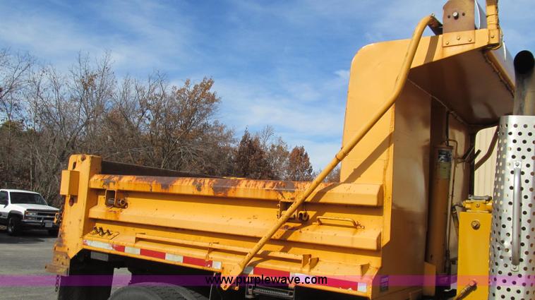 image for item G2179 2000 International 4900 dump truck